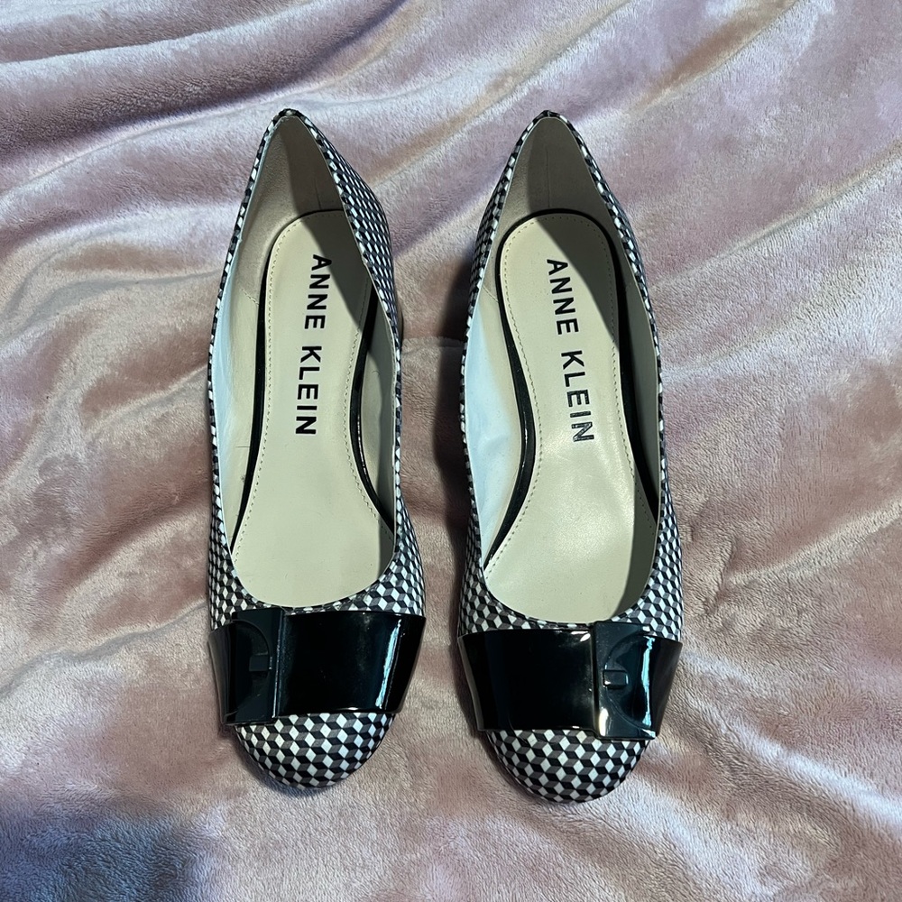 Black and white Anne klein dress shoes